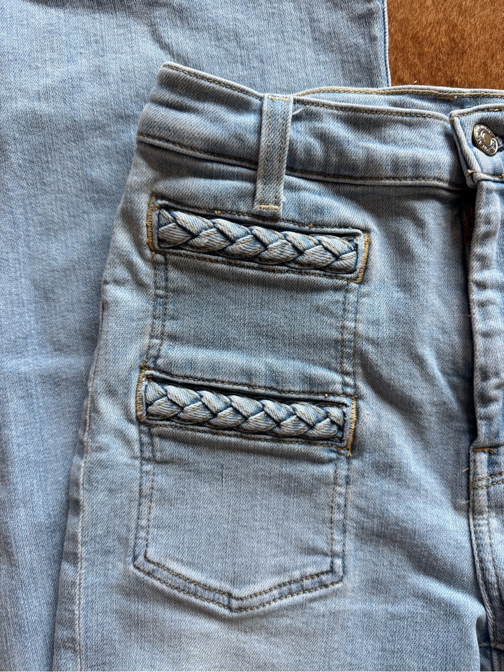 7 For all Mankind Georgia Light Wash Women's Jeans with Braided Pocket Detail - Picture 2 of 6